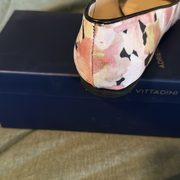 Adrienne Vittadini ladies shoe. - Picture 3 of 4